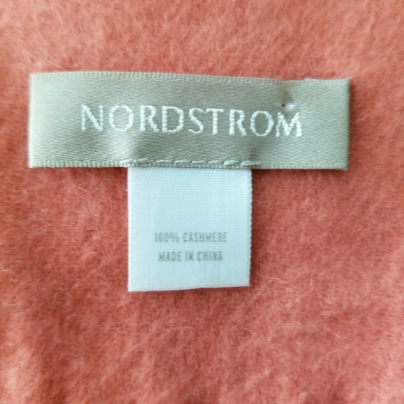 🔴SOLD🔴Cashmere Scarf from Nordstrom NWOT - Picture 3 of 3